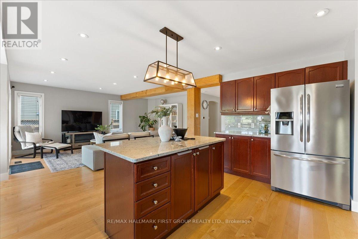 73 Springdale Drive, Kawartha Lakes (Lindsay), Ontario  K9V 0J4 - Photo 11 - X12395657