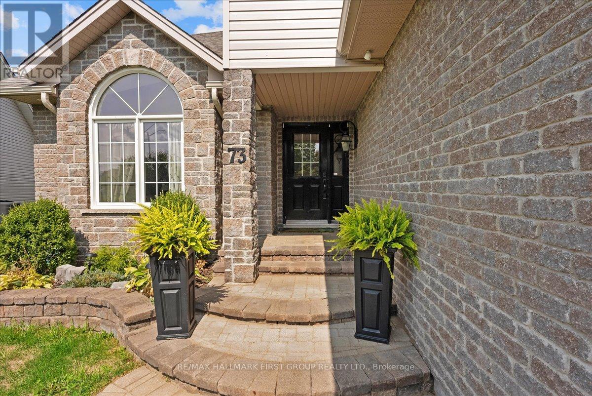 73 Springdale Drive, Kawartha Lakes (Lindsay), Ontario  K9V 0J4 - Photo 4 - X12395657