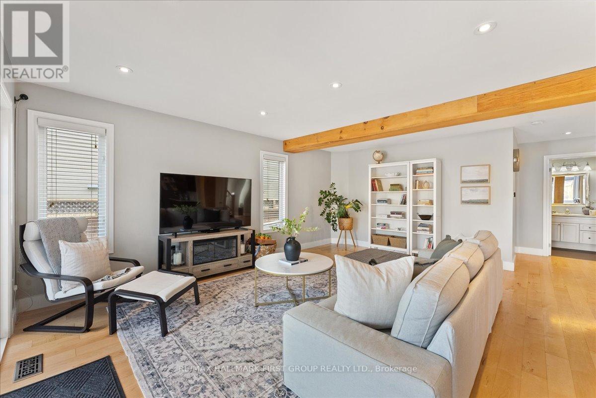 73 Springdale Drive, Kawartha Lakes (Lindsay), Ontario  K9V 0J4 - Photo 7 - X12395657