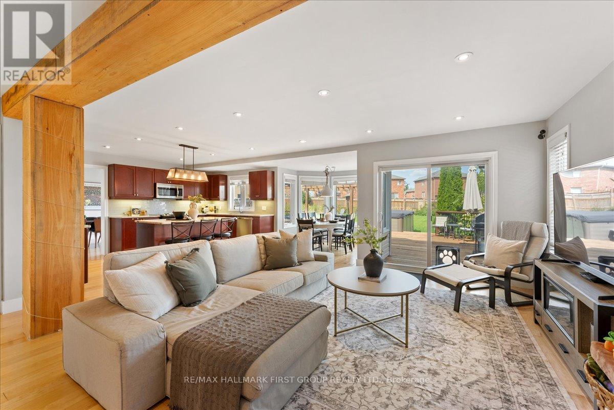 73 Springdale Drive, Kawartha Lakes (Lindsay), Ontario  K9V 0J4 - Photo 8 - X12395657