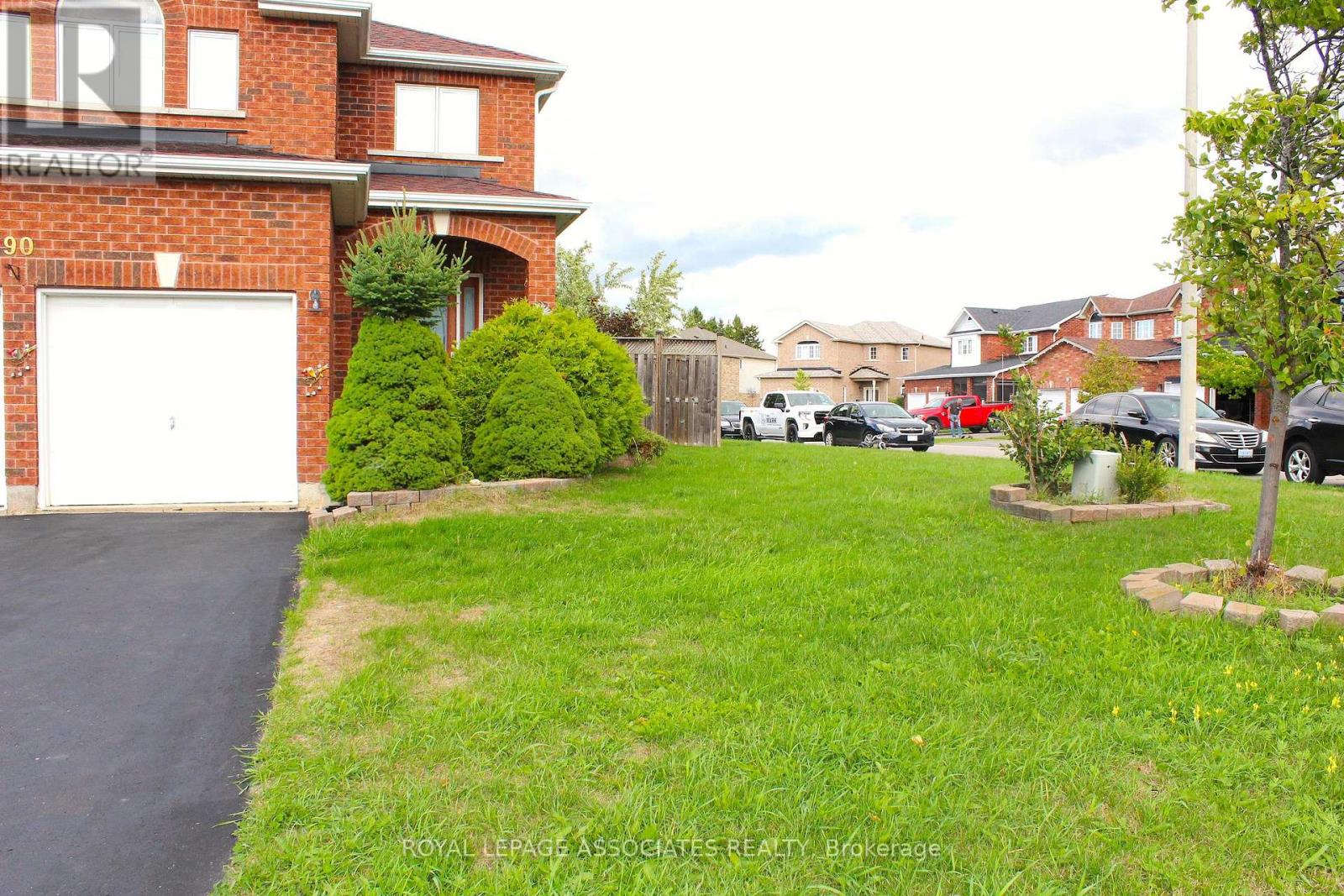 90 Sweetnam Drive, Kawartha Lakes (Lindsay), Ontario  K9V 4R2 - Photo 3 - X12395885