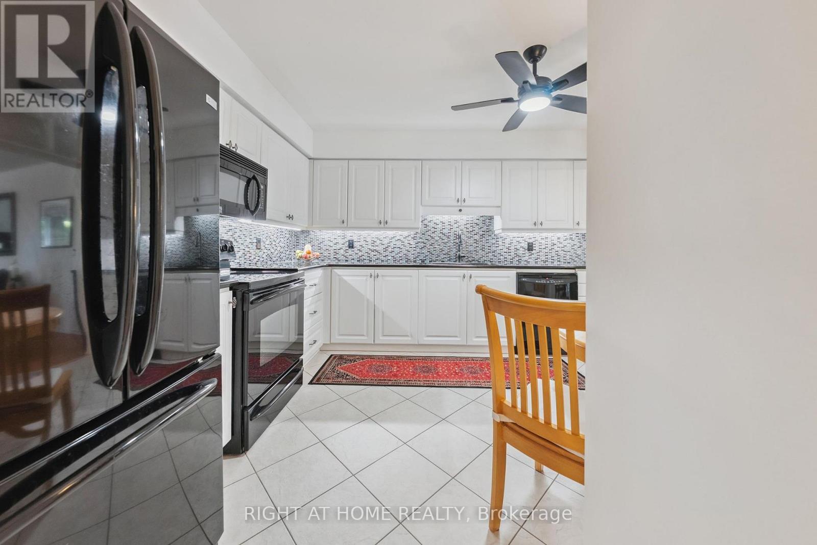 122b - 1099 Clonsilla Avenue, Peterborough (Otonabee Ward 1), Ontario  K9J 8L8 - Photo 8 - X12396405