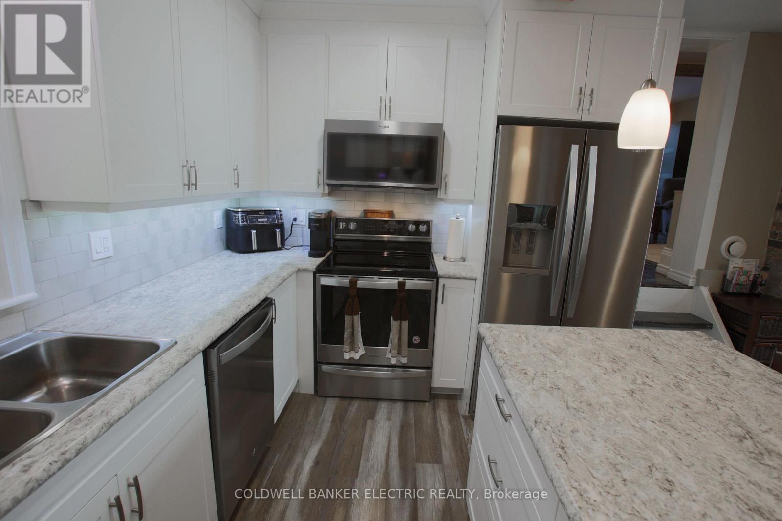 188 Antrim Street, Peterborough (Town Ward 3), Ontario  K9H 3G4 - Photo 10 - X12396409