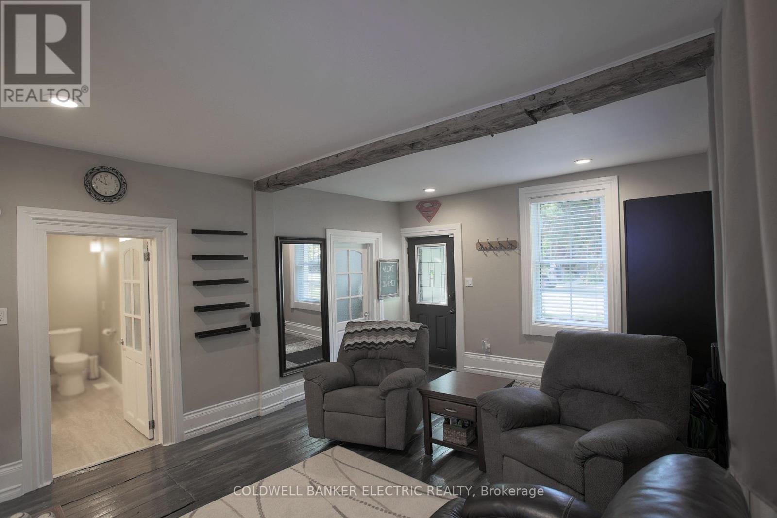 188 Antrim Street, Peterborough (Town Ward 3), Ontario  K9H 3G4 - Photo 5 - X12396409