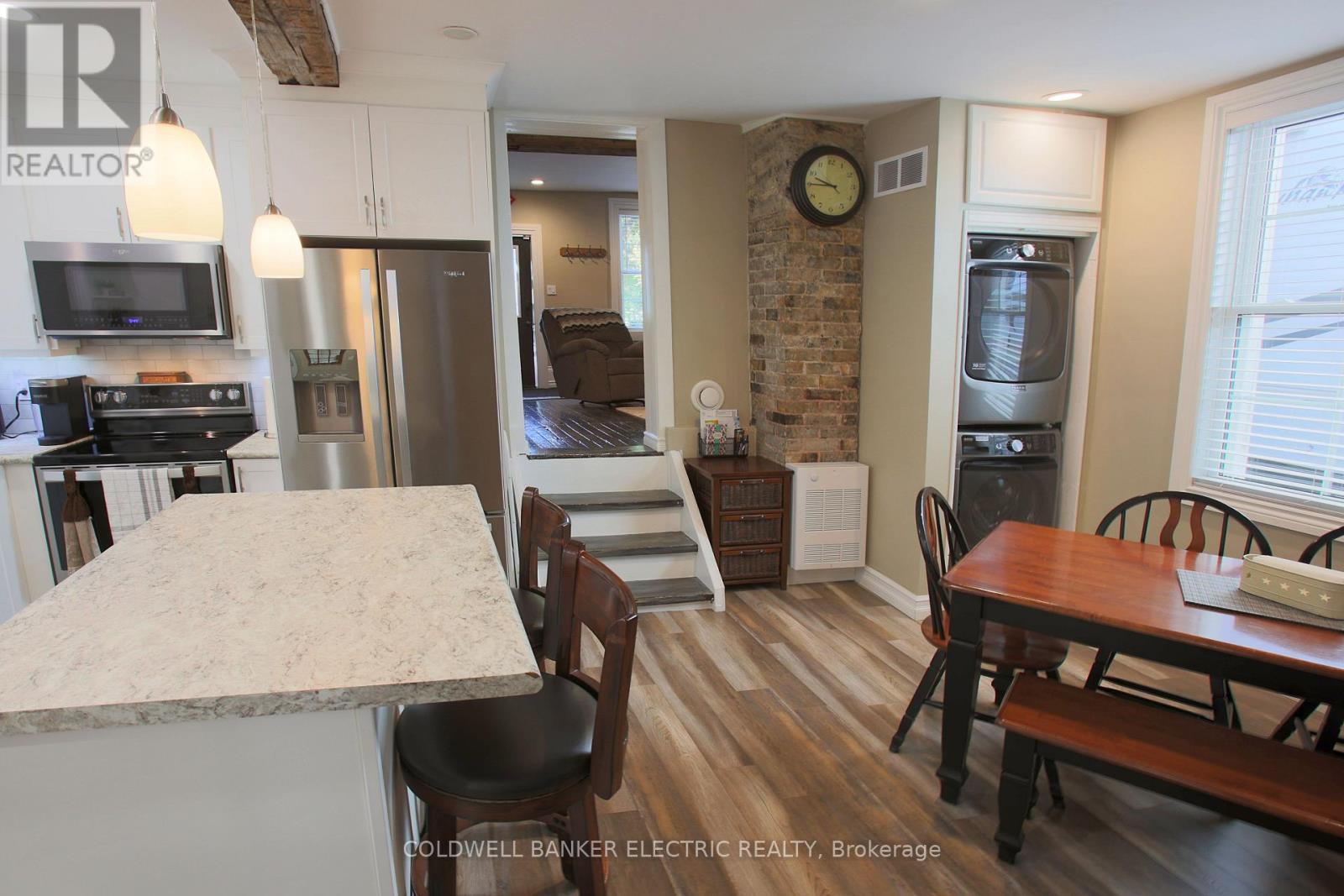 188 Antrim Street, Peterborough (Town Ward 3), Ontario  K9H 3G4 - Photo 8 - X12396409