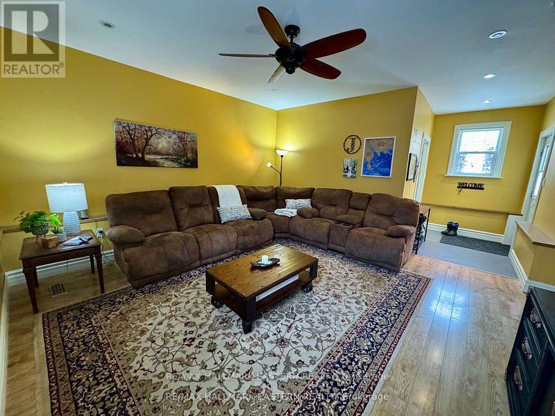 2464 Queen Mary Street, Cavan Monaghan (Cavan Twp), Ontario  L0A 1C0 - Photo 8 - X12396697