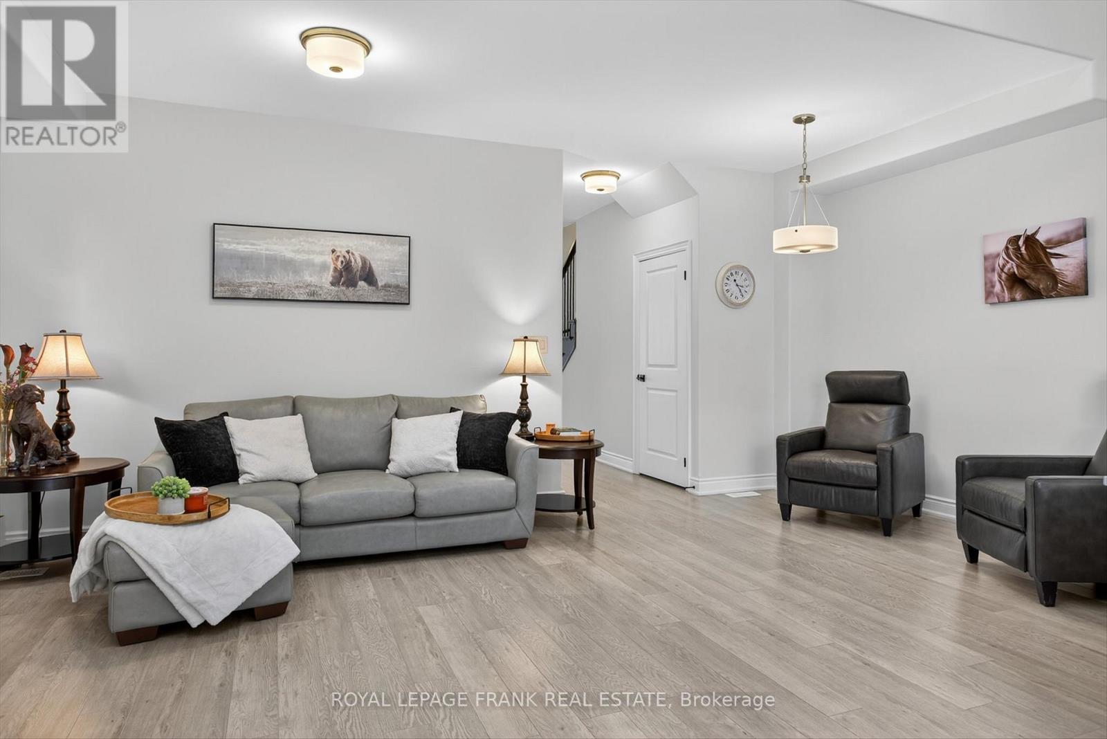 292 Noftall Gardens, Peterborough (Northcrest Ward 5), Ontario  K9H 0G4 - Photo 18 - X12396903