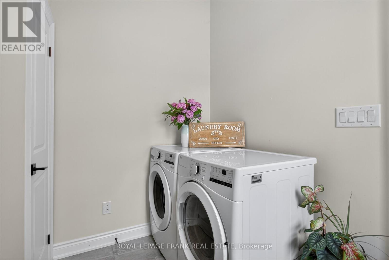 292 Noftall Gardens, Peterborough (Northcrest Ward 5), Ontario  K9H 0G4 - Photo 22 - X12396903