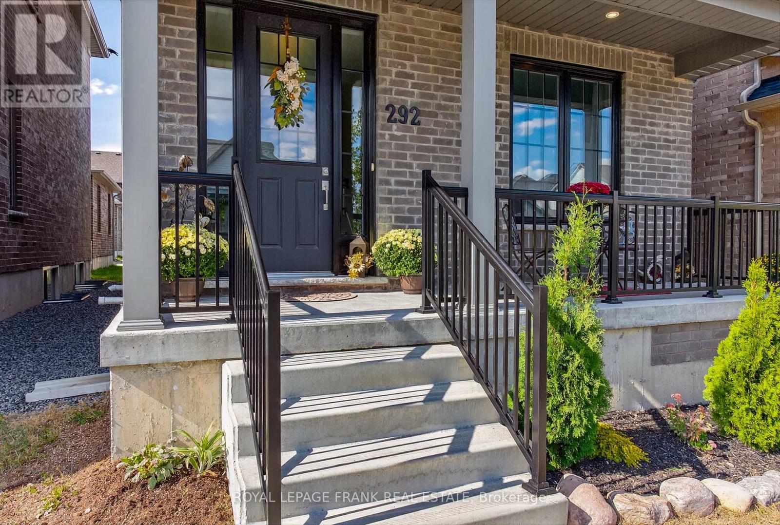 292 Noftall Gardens, Peterborough (Northcrest Ward 5), Ontario  K9H 0G4 - Photo 3 - X12396903