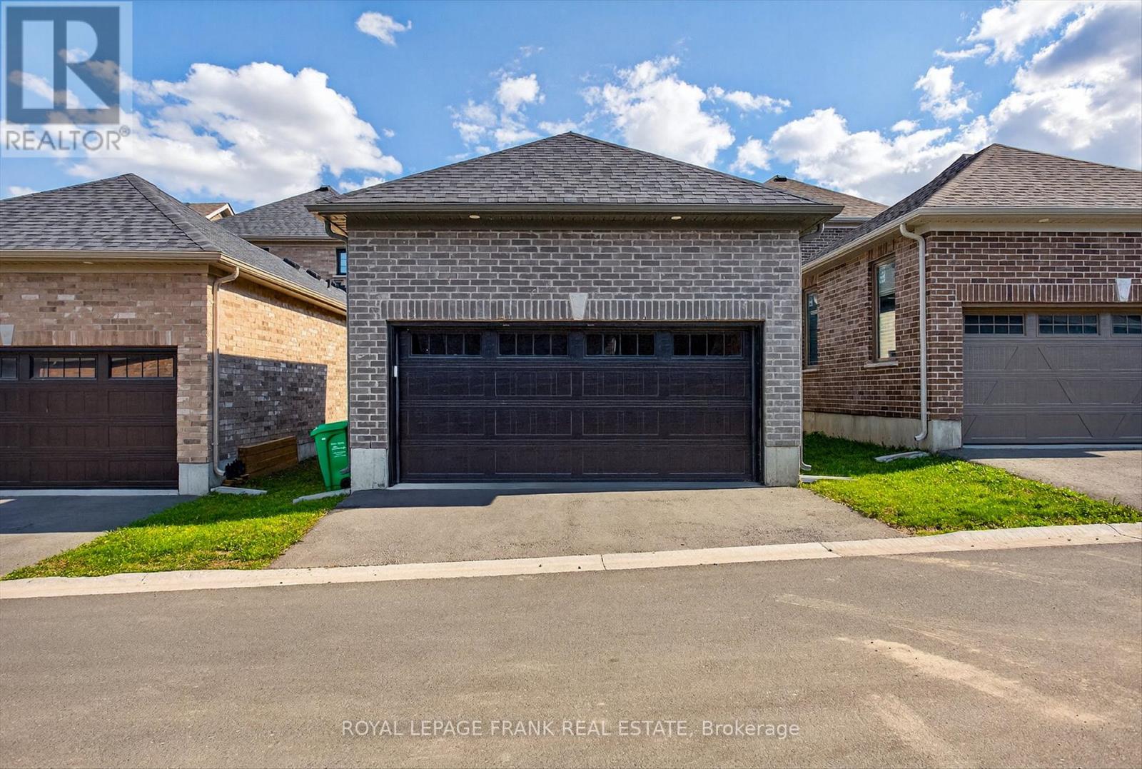 292 Noftall Gardens, Peterborough (Northcrest Ward 5), Ontario  K9H 0G4 - Photo 33 - X12396903