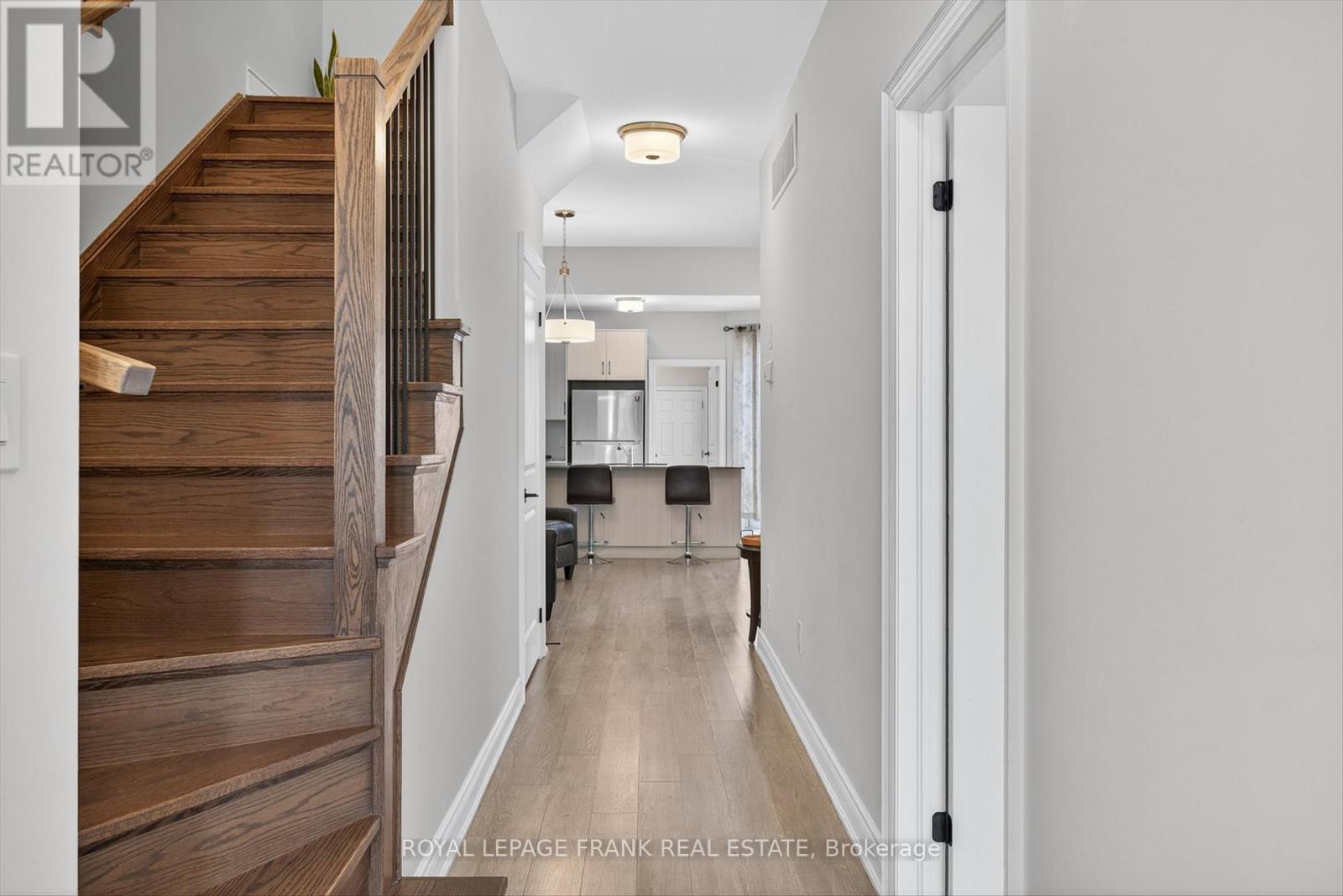 292 Noftall Gardens, Peterborough (Northcrest Ward 5), Ontario  K9H 0G4 - Photo 7 - X12396903