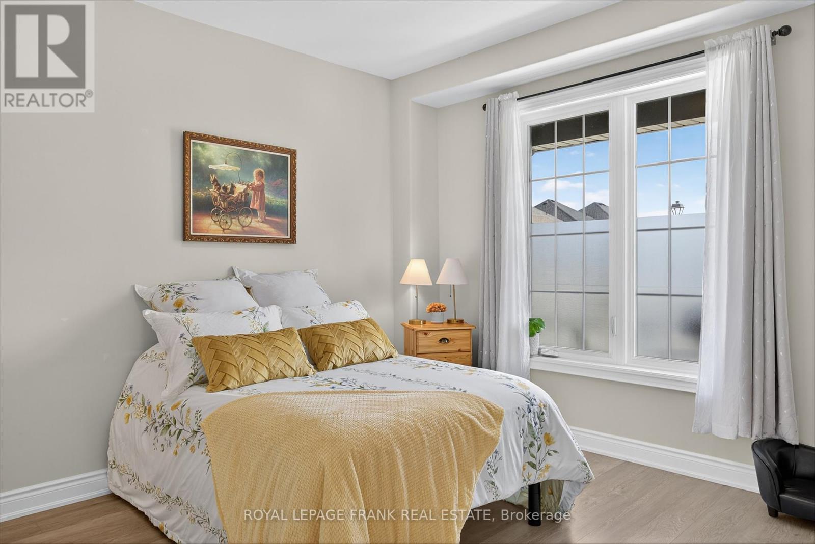292 Noftall Gardens, Peterborough (Northcrest Ward 5), Ontario  K9H 0G4 - Photo 8 - X12396903
