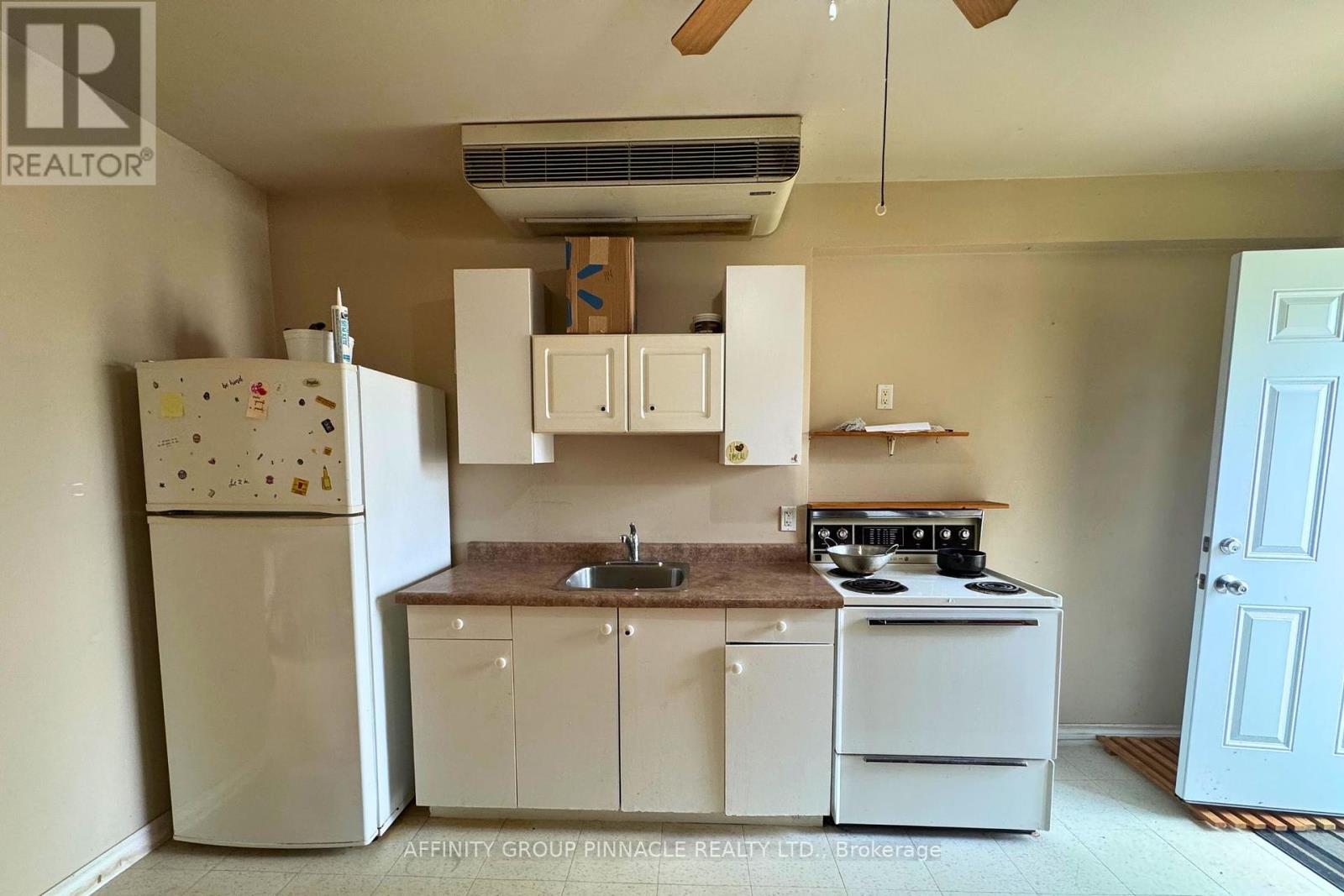 88 Albert Street S, Kawartha Lakes (Lindsay), Ontario  K9V 3H6 - Photo 8 - X12397245