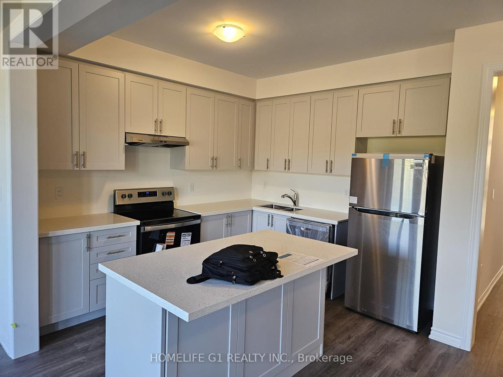 37 Hickey Lane, Kawartha Lakes (Lindsay), Ontario  K9V 5V5 - Photo 4 - X12397156