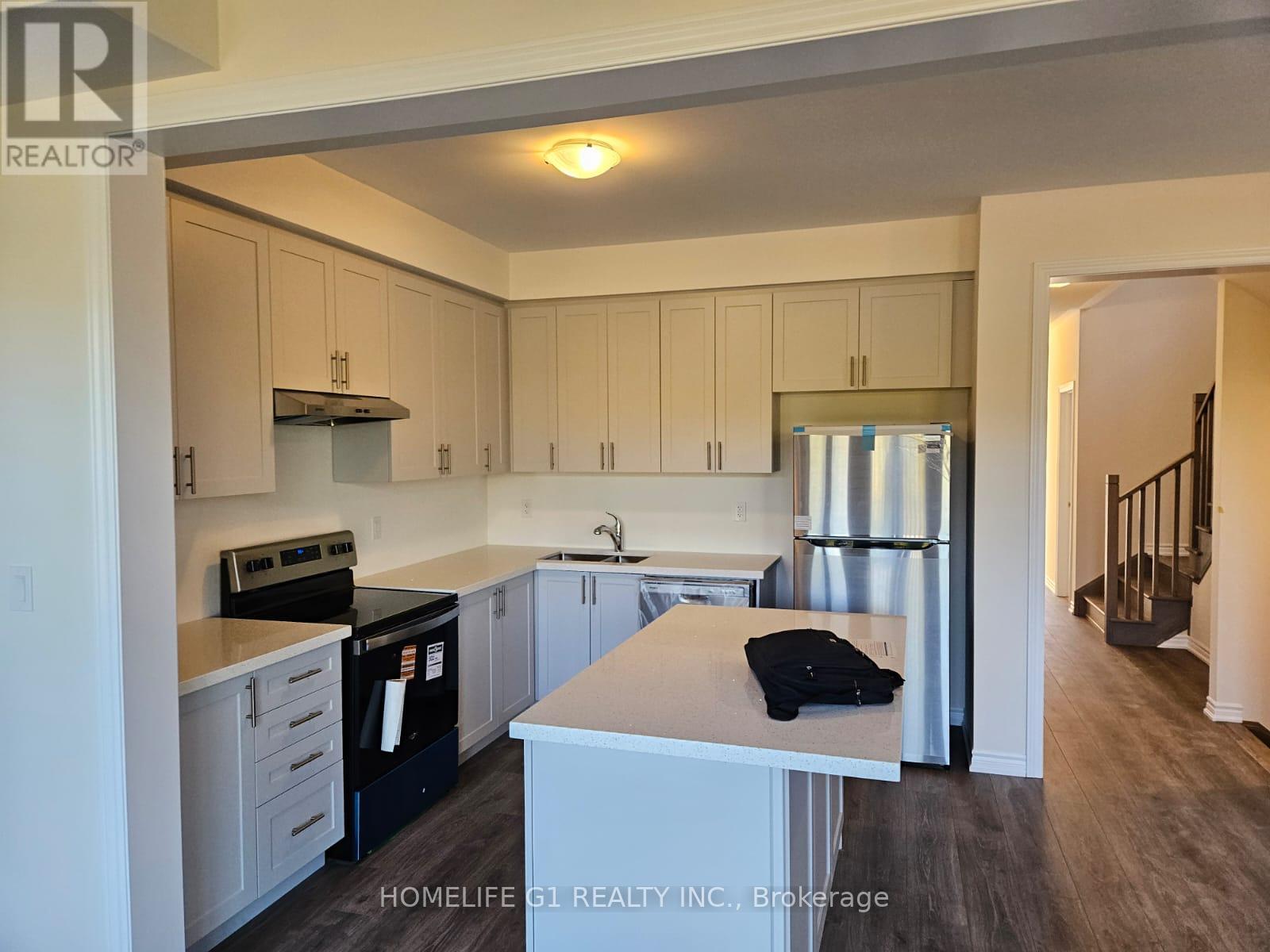 37 Hickey Lane, Kawartha Lakes (Lindsay), Ontario  K9V 5V5 - Photo 5 - X12397156