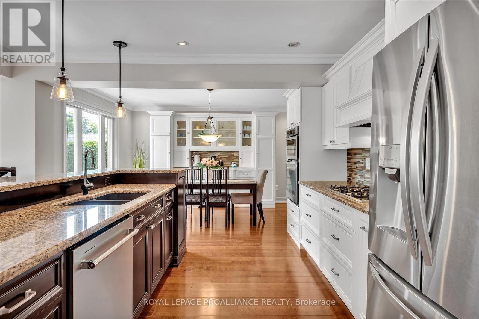 2112 Lorraine Drive, Peterborough (Northcrest Ward 5), Ontario  K9L 1X4 - Photo 11 - X12397603