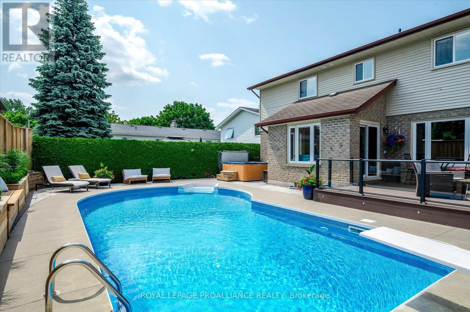 2112 Lorraine Drive, Peterborough (Northcrest Ward 5), Ontario  K9L 1X4 - Photo 23 - X12397603