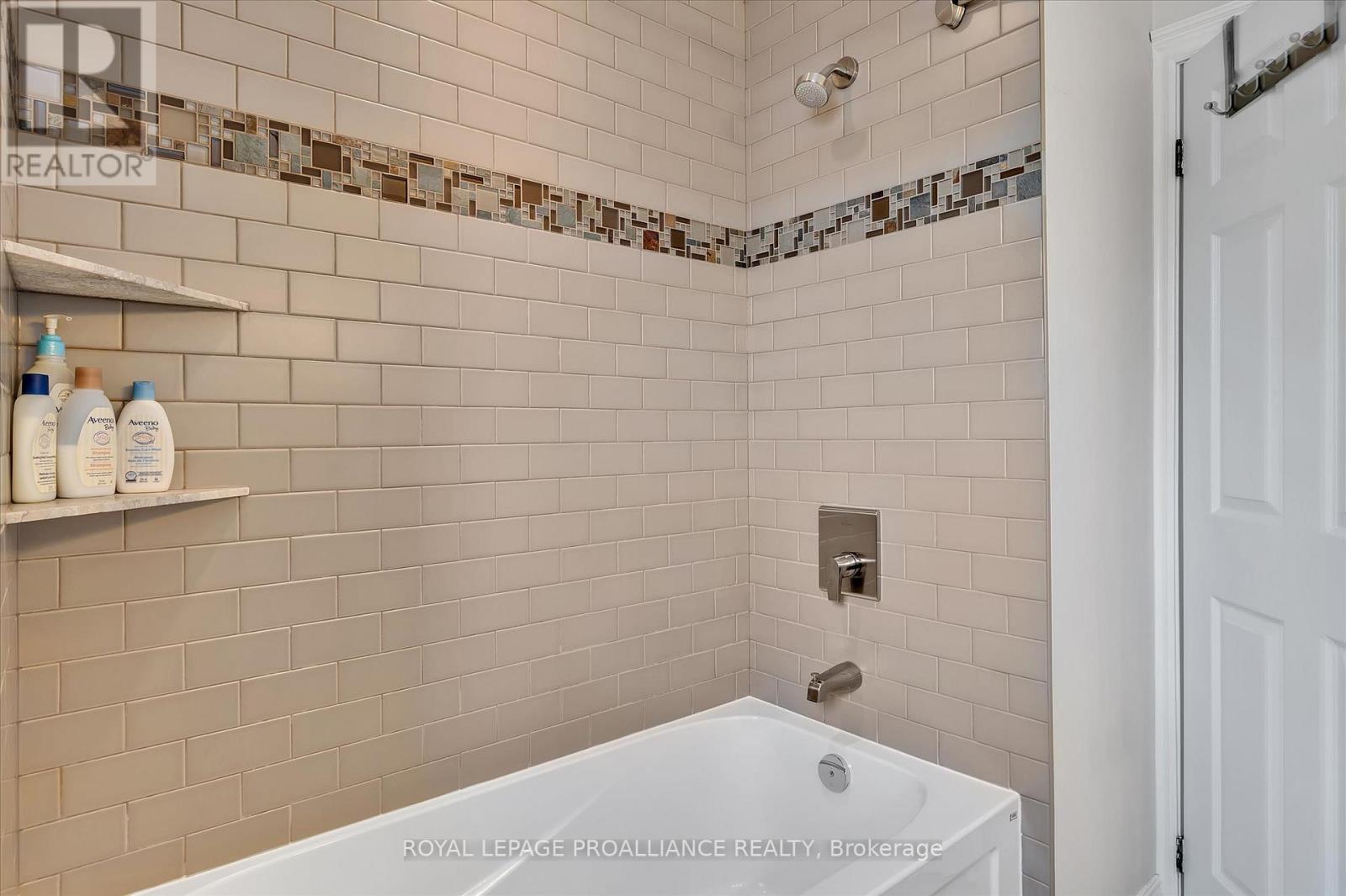 2112 Lorraine Drive, Peterborough (Northcrest Ward 5), Ontario  K9L 1X4 - Photo 40 - X12397603