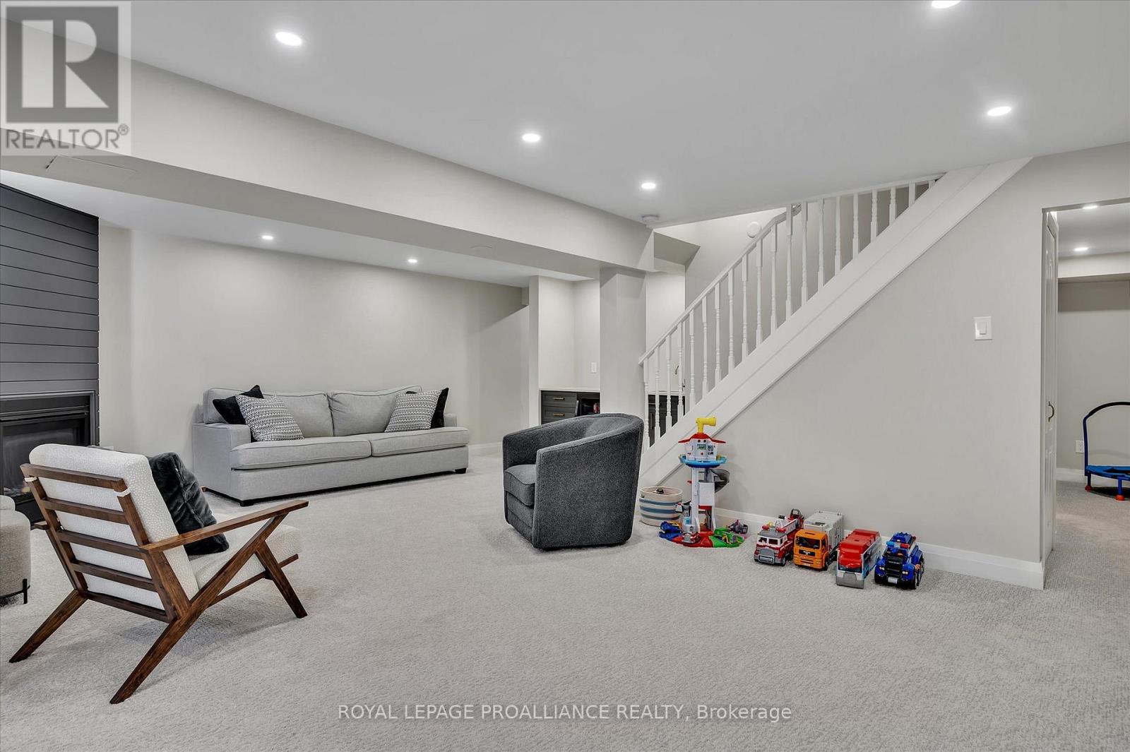 2112 Lorraine Drive, Peterborough (Northcrest Ward 5), Ontario  K9L 1X4 - Photo 45 - X12397603