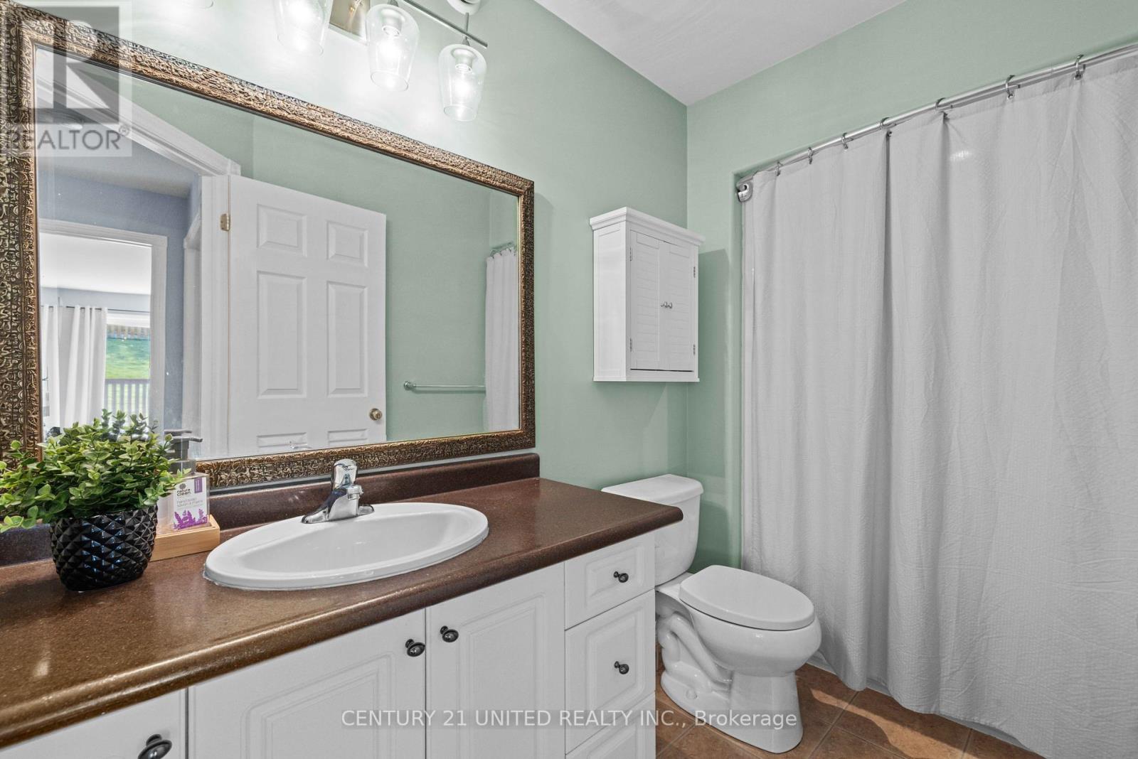 385 Bianco Crescent, Peterborough (Monaghan Ward 2), Ontario  K9K 0A5 - Photo 13 - X12397880