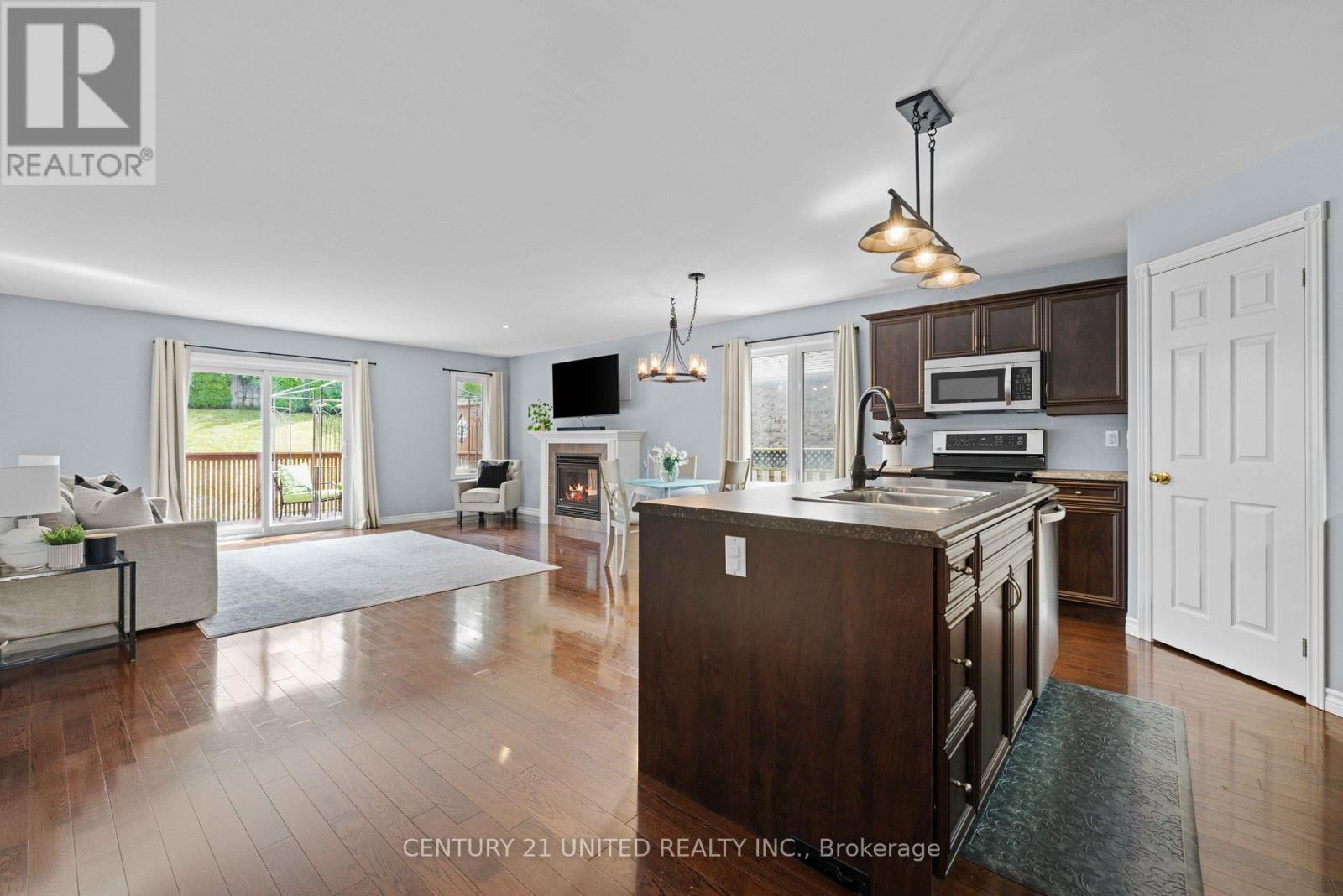 385 Bianco Crescent, Peterborough (Monaghan Ward 2), Ontario  K9K 0A5 - Photo 2 - X12397880