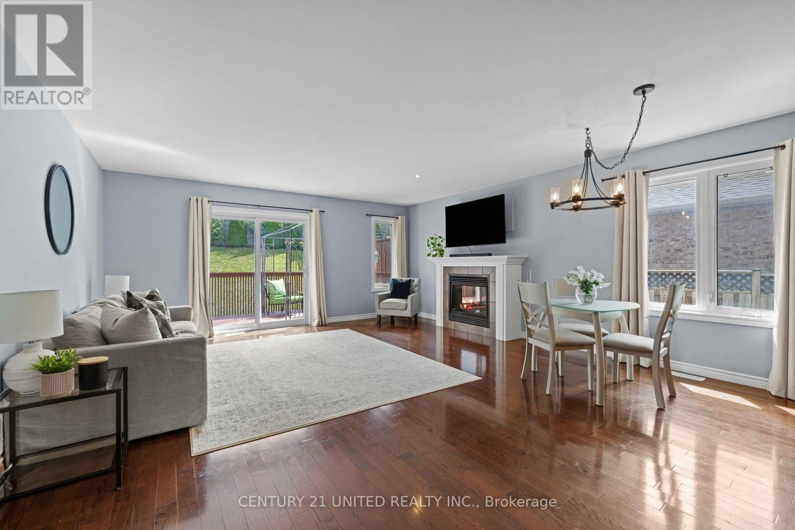 385 Bianco Crescent, Peterborough (Monaghan Ward 2), Ontario  K9K 0A5 - Photo 3 - X12397880