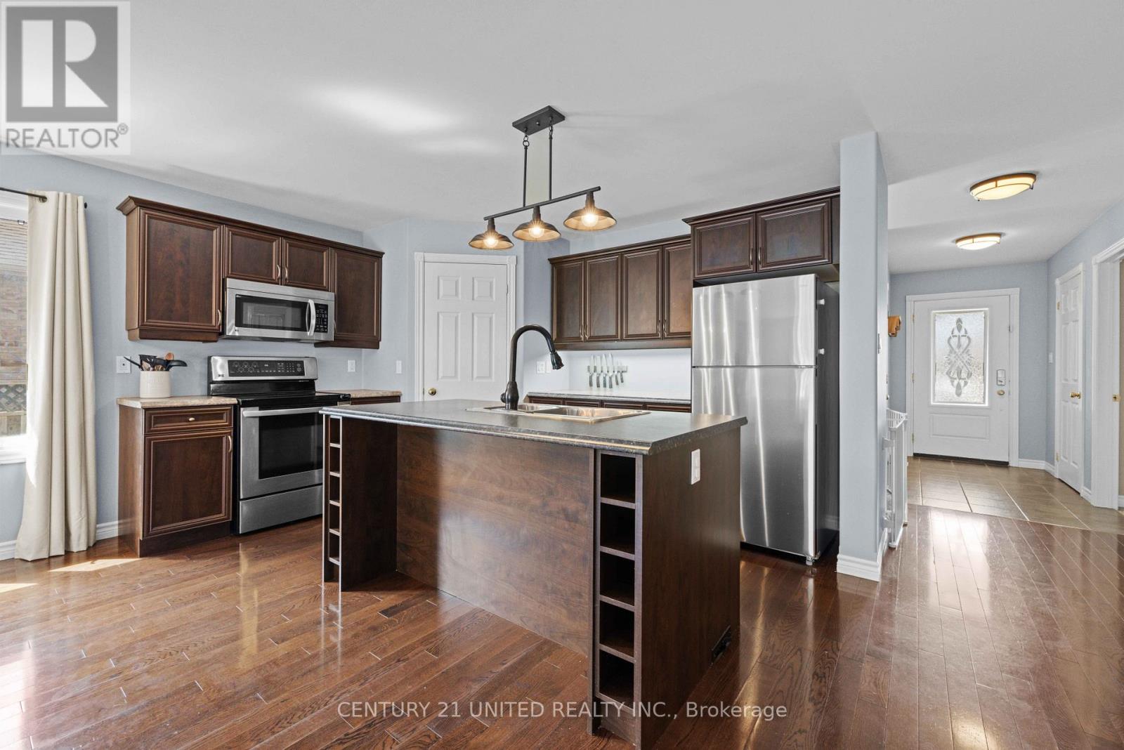 385 Bianco Crescent, Peterborough (Monaghan Ward 2), Ontario  K9K 0A5 - Photo 4 - X12397880