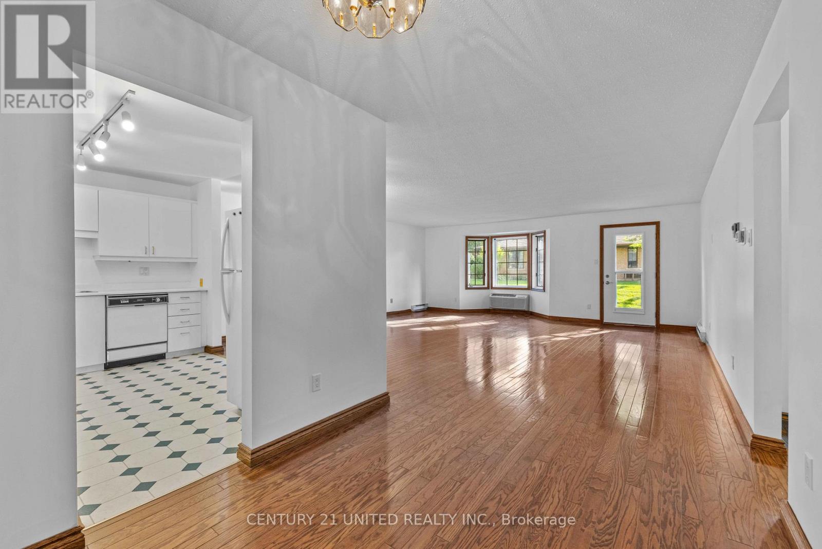 8 - 21 Paddock Wood, Peterborough (Ashburnham Ward 4), Ontario  K9H 7H2 - Photo 5 - X12397997