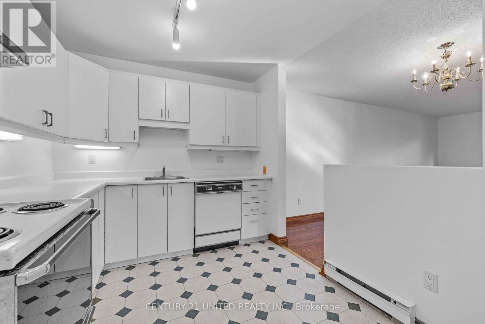 8 - 21 Paddock Wood, Peterborough (Ashburnham Ward 4), Ontario  K9H 7H2 - Photo 7 - X12397997