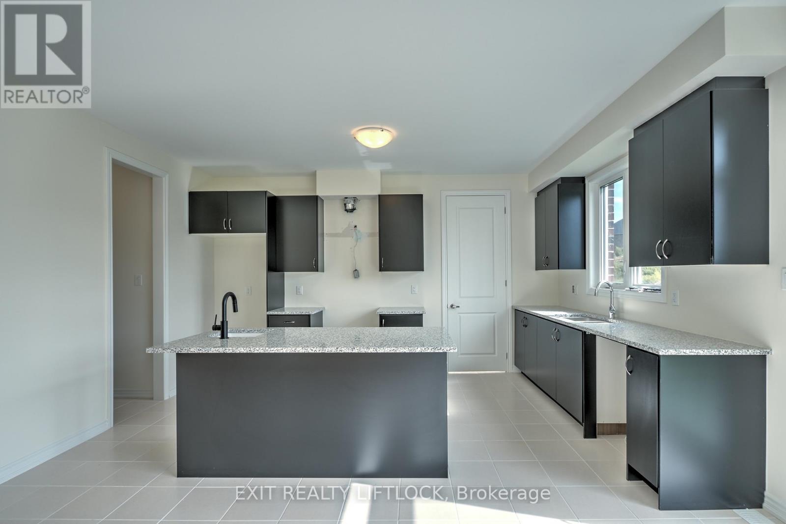 61 Golden Meadows Drive, Otonabee-South Monaghan, Ontario  K9J 0K8 - Photo 14 - X12398142