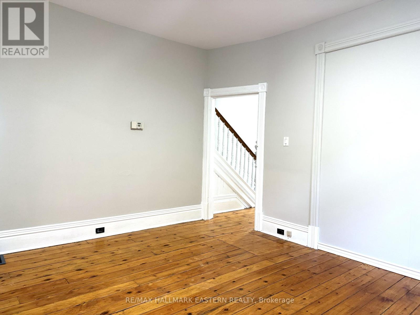 215 Stewart Street, Peterborough (Town Ward 3), Ontario  K9J 3M6 - Photo 7 - X12398297