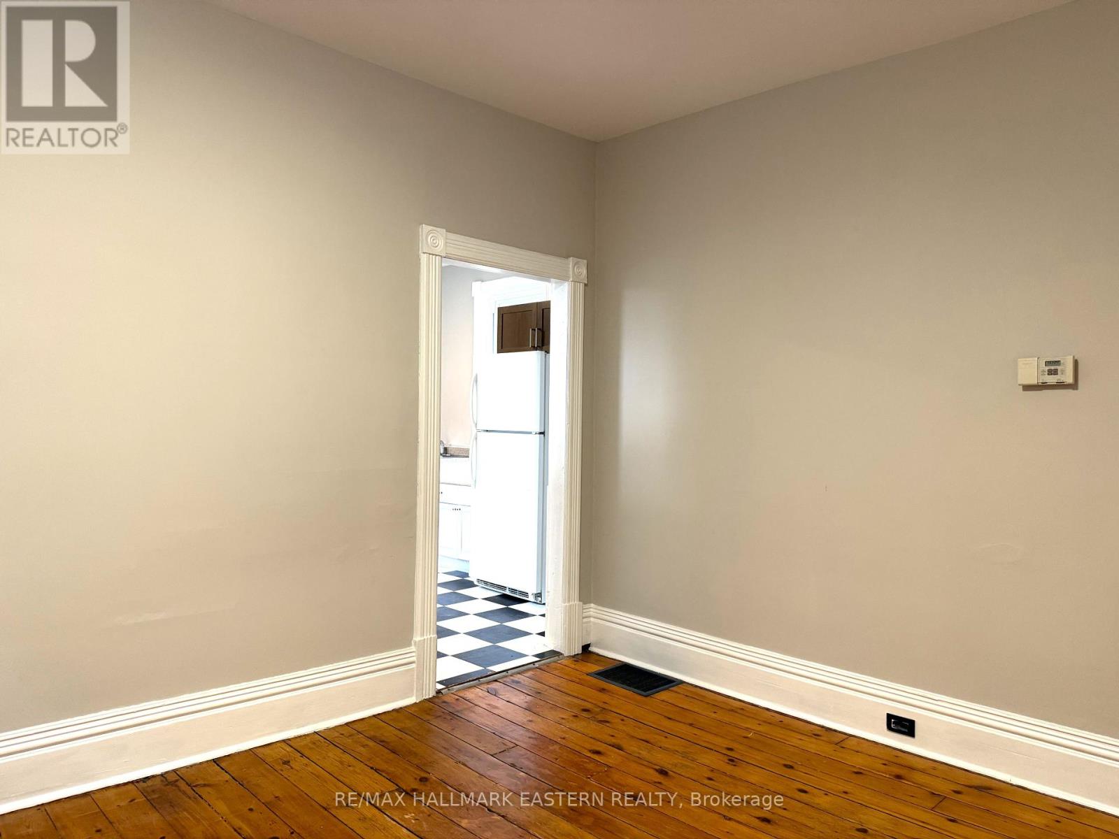 215 Stewart Street, Peterborough (Town Ward 3), Ontario  K9J 3M6 - Photo 9 - X12398297