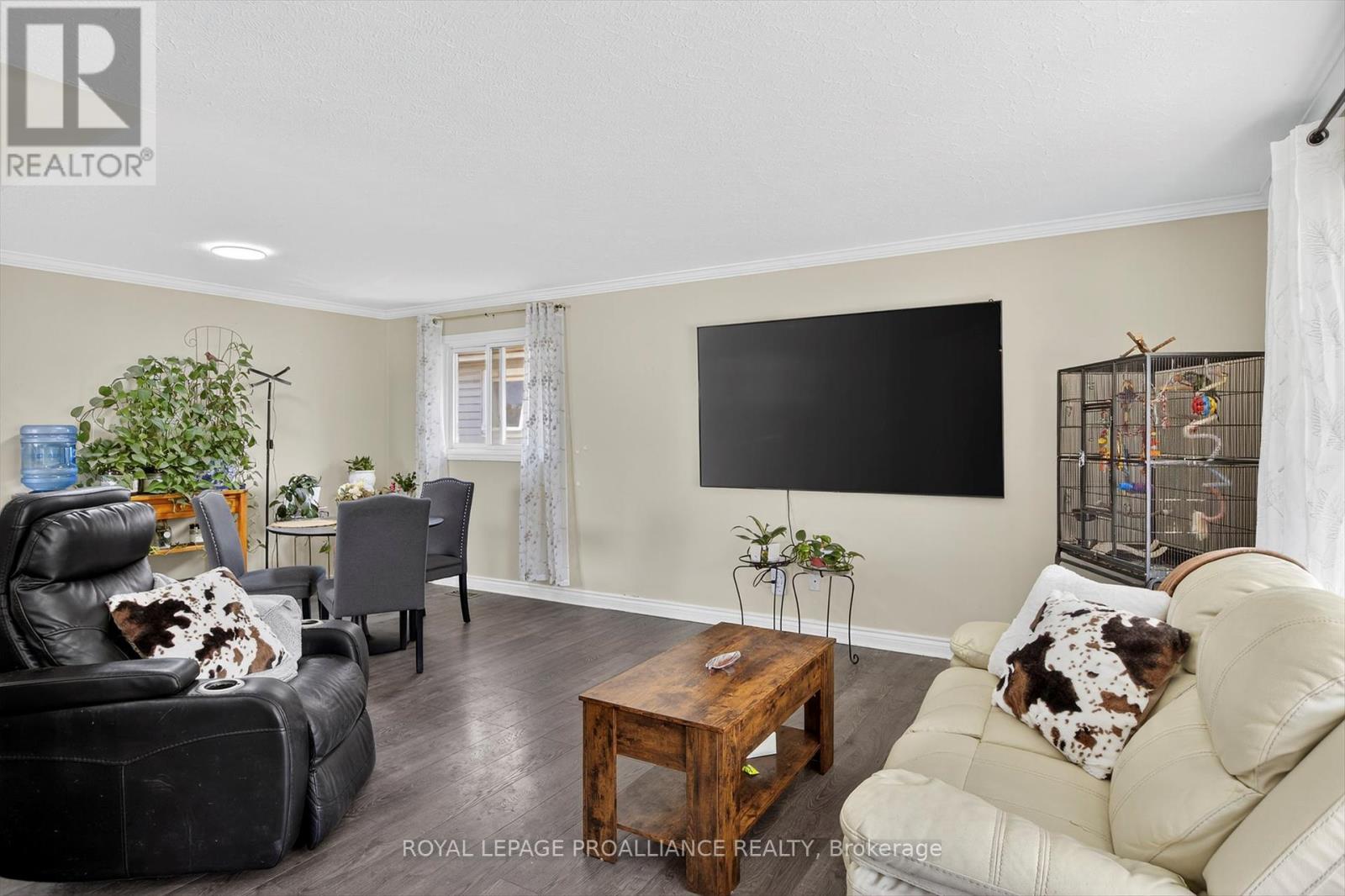496 Cross Street, Peterborough (Town Ward 3), Ontario  K9H 4T2 - Photo 11 - X12398316