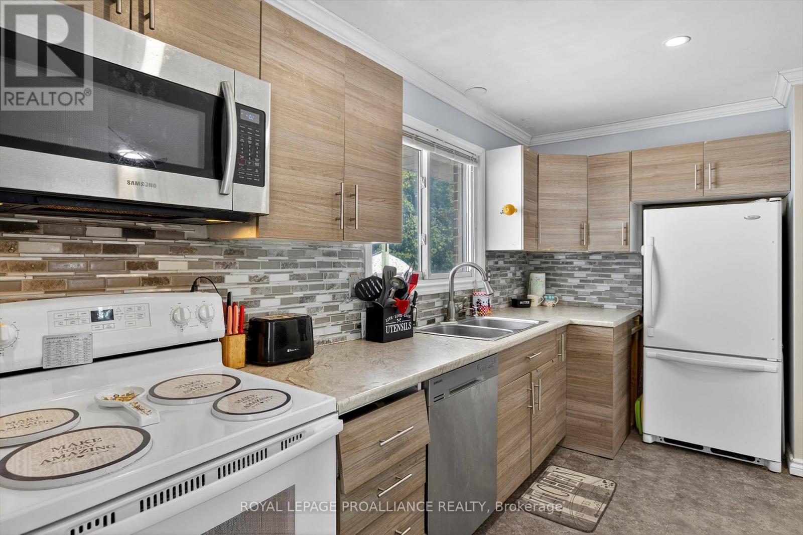 496 Cross Street, Peterborough (Town Ward 3), Ontario  K9H 4T2 - Photo 17 - X12398316