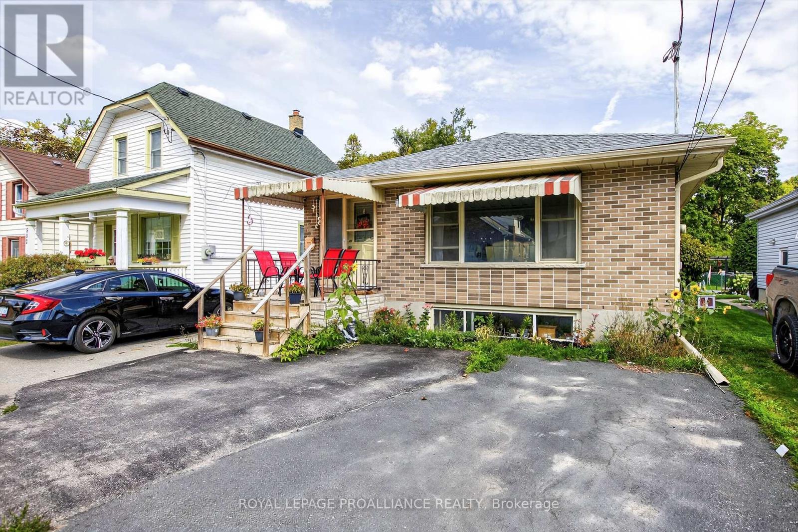 496 Cross Street, Peterborough (Town Ward 3), Ontario  K9H 4T2 - Photo 2 - X12398316