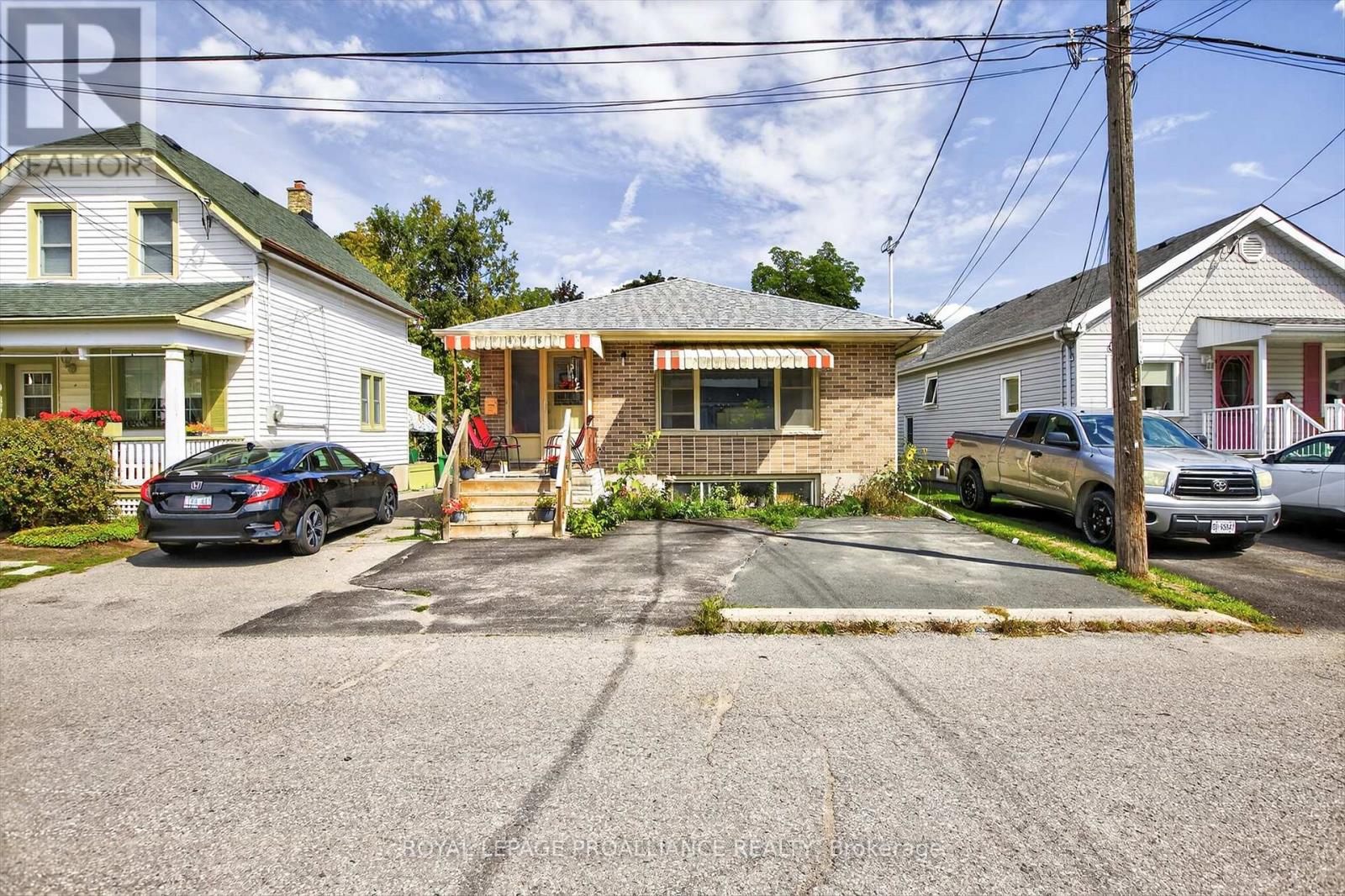 496 Cross Street, Peterborough (Town Ward 3), Ontario  K9H 4T2 - Photo 3 - X12398316