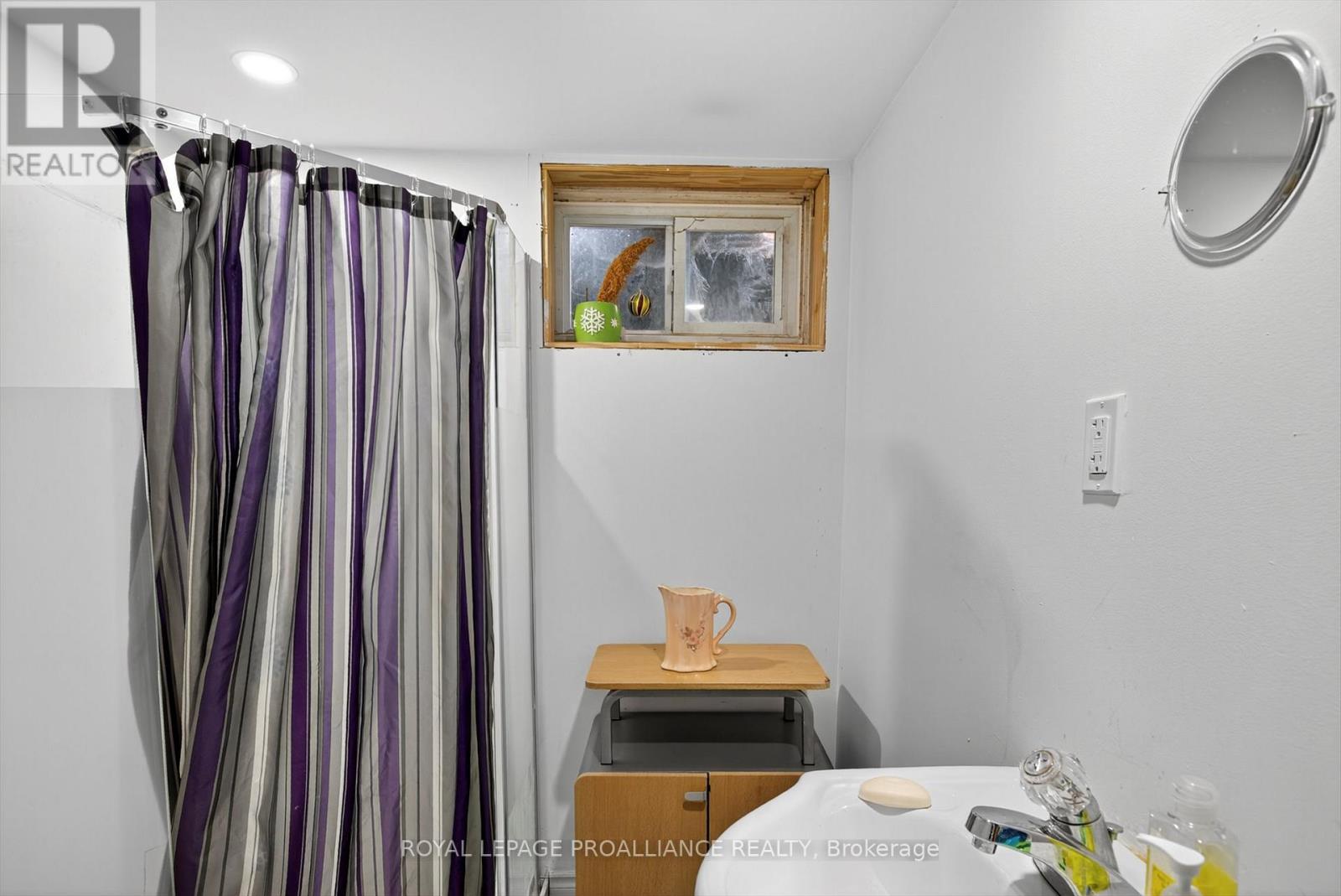 496 Cross Street, Peterborough (Town Ward 3), Ontario  K9H 4T2 - Photo 37 - X12398316