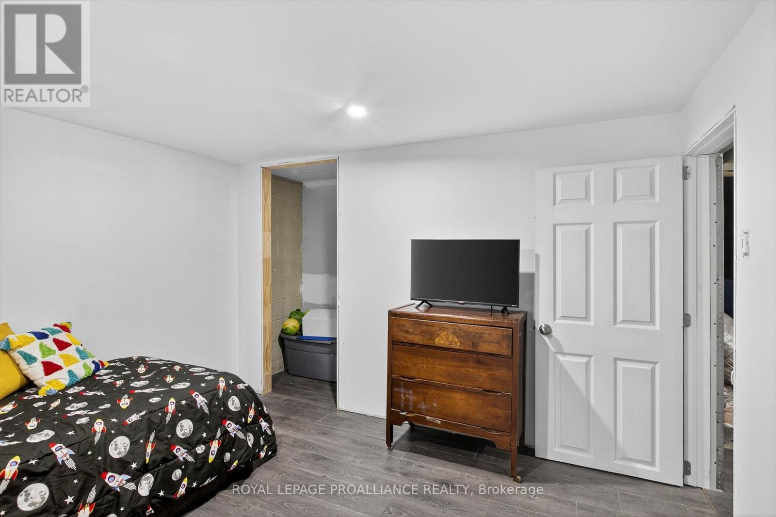 496 Cross Street, Peterborough (Town Ward 3), Ontario  K9H 4T2 - Photo 39 - X12398316