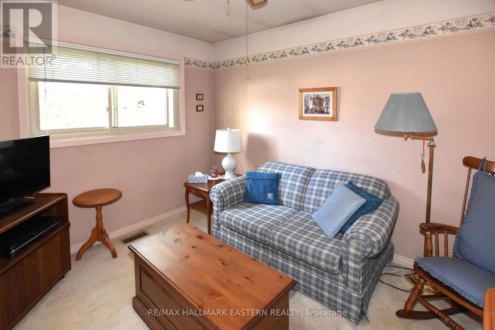 1250 Franklin Drive, Peterborough (Northcrest Ward 5), Ontario  K9H 6Z4 - Photo 13 - X12399351
