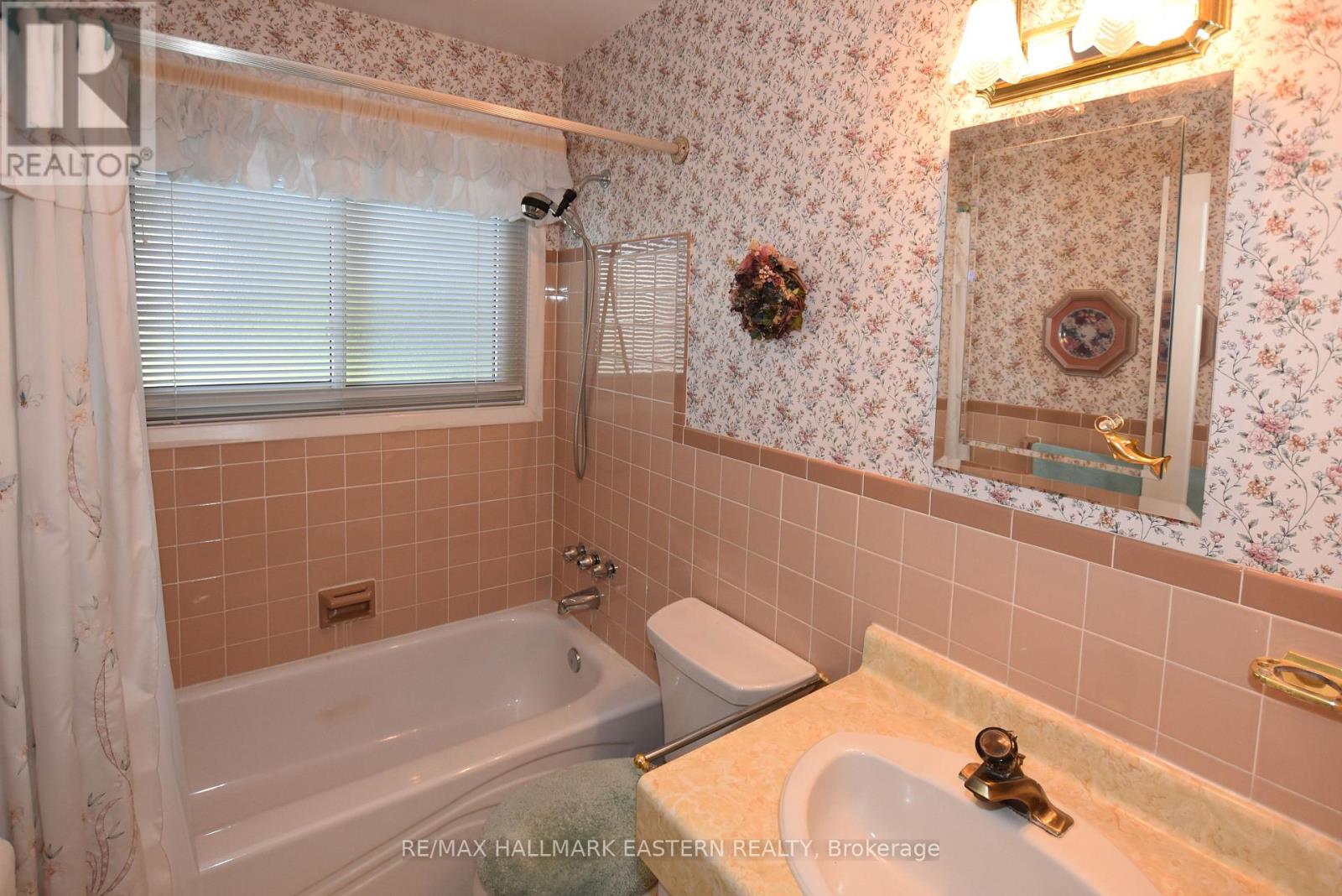 1250 Franklin Drive, Peterborough (Northcrest Ward 5), Ontario  K9H 6Z4 - Photo 14 - X12399351