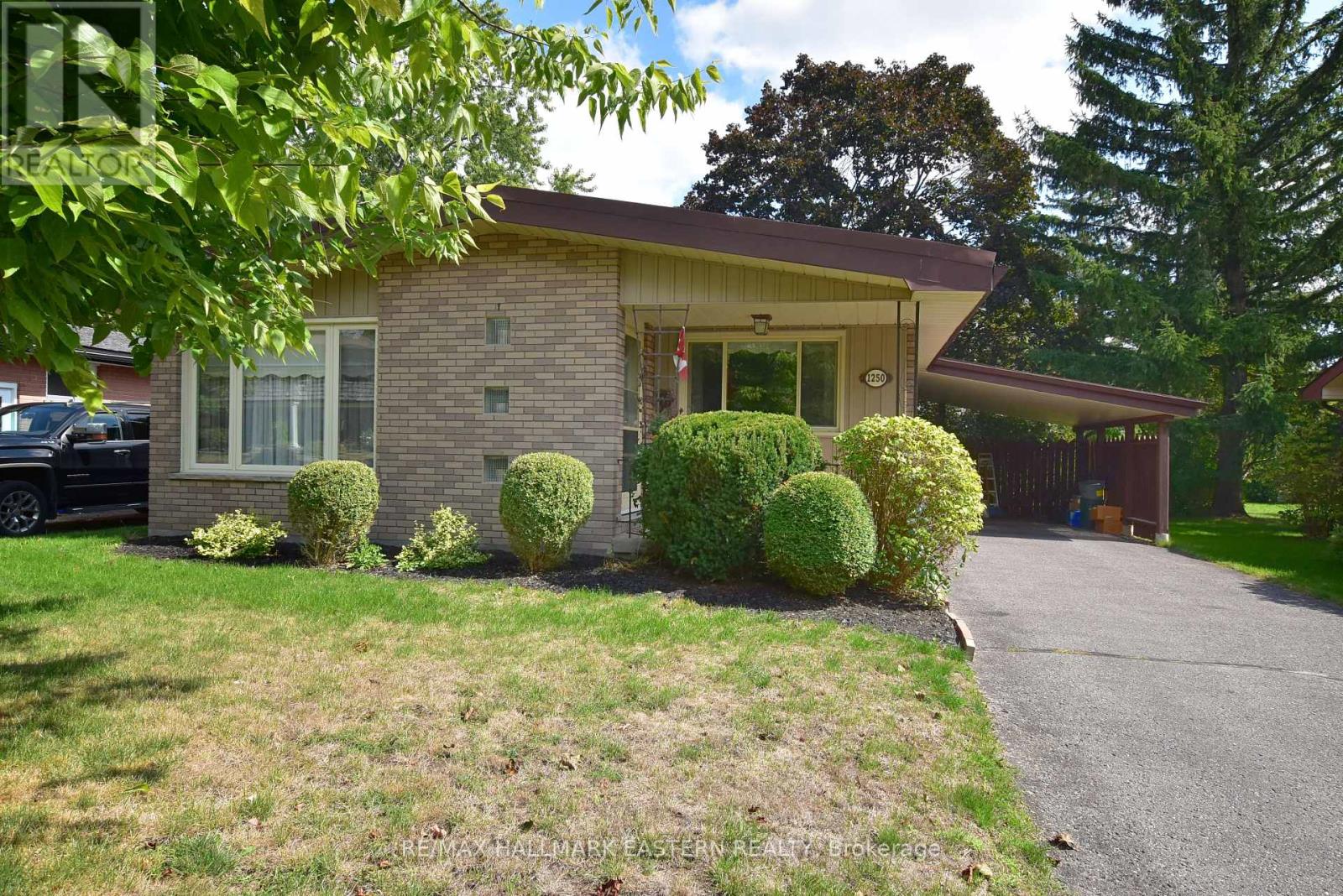 1250 Franklin Drive, Peterborough (Northcrest Ward 5), Ontario  K9H 6Z4 - Photo 2 - X12399351