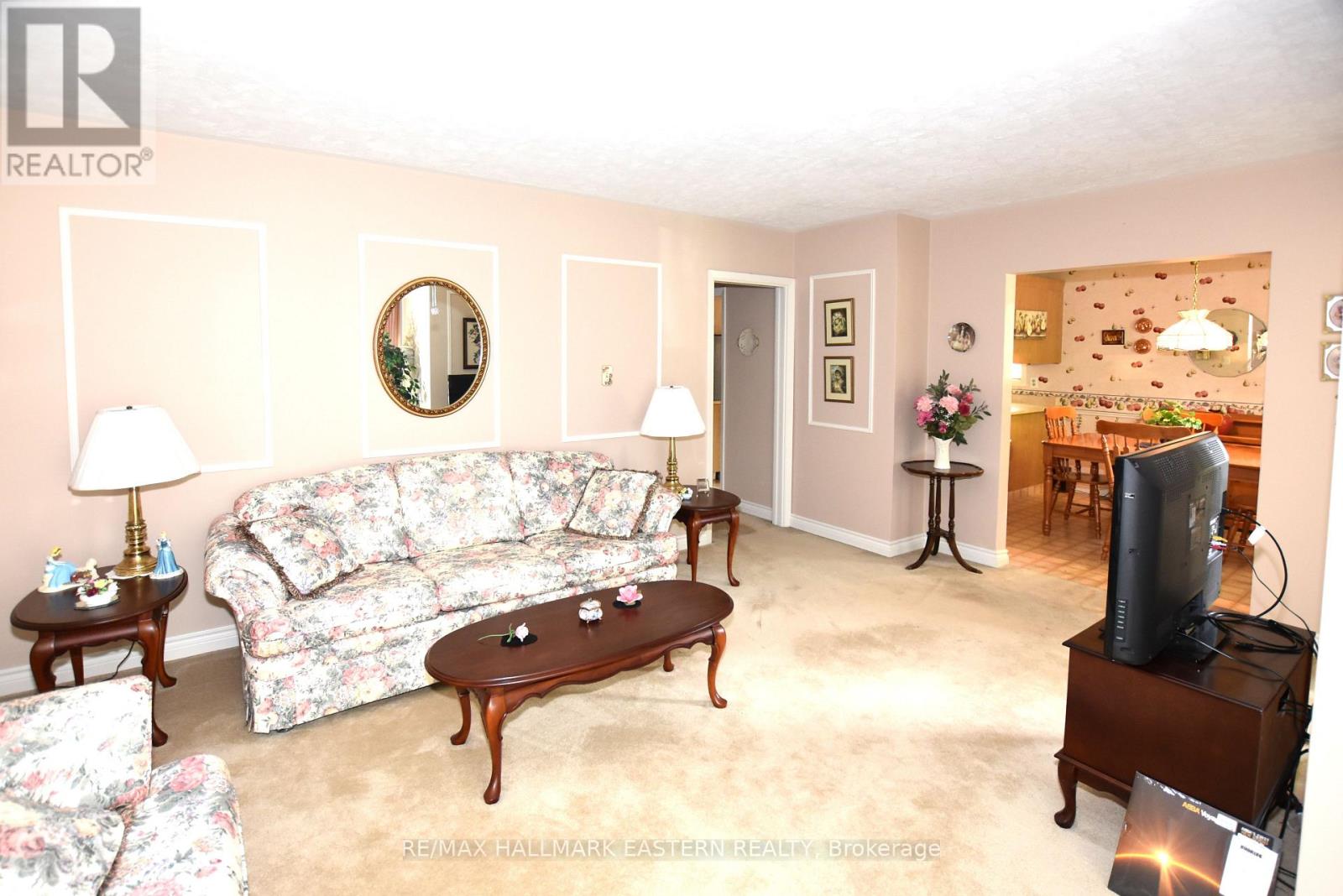 1250 Franklin Drive, Peterborough (Northcrest Ward 5), Ontario  K9H 6Z4 - Photo 4 - X12399351