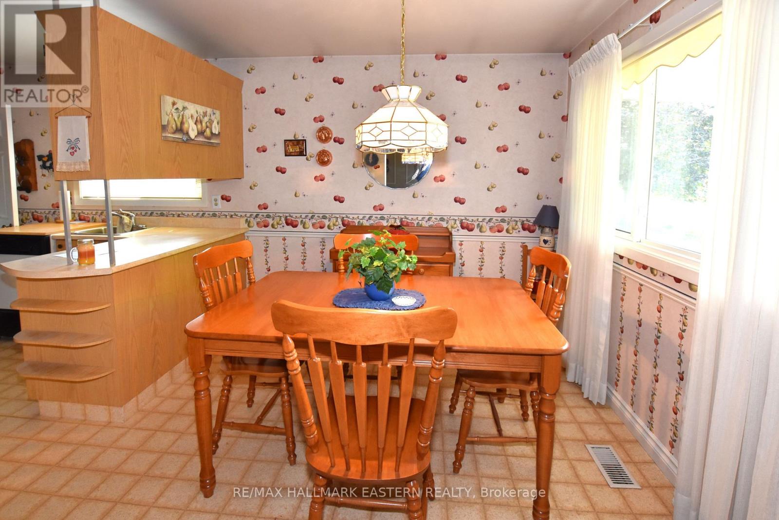 1250 Franklin Drive, Peterborough (Northcrest Ward 5), Ontario  K9H 6Z4 - Photo 7 - X12399351