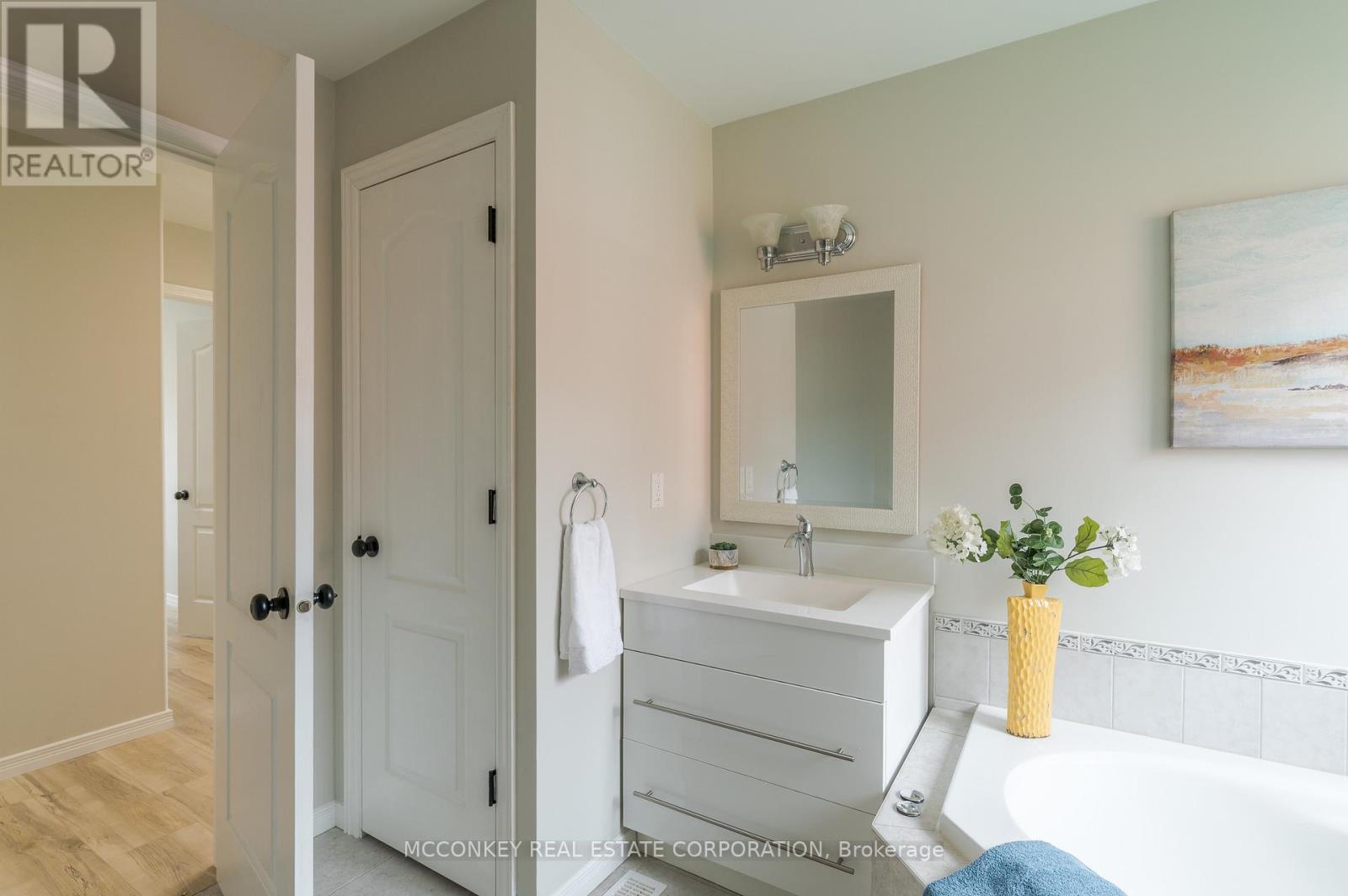 1563 Scollard Crescent, Peterborough (Ashburnham Ward 4), Ontario  K9H 0A8 - Photo 20 - X12399412