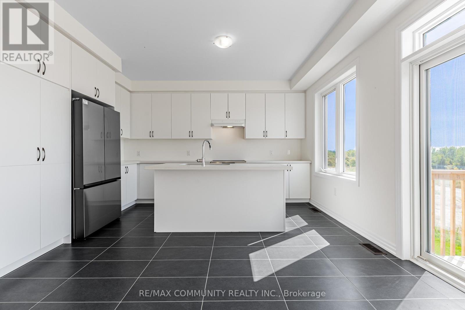 110 Belmont Drive, Clarington (Newcastle), Ontario  L1B 1G9 - Photo 15 - E12399337
