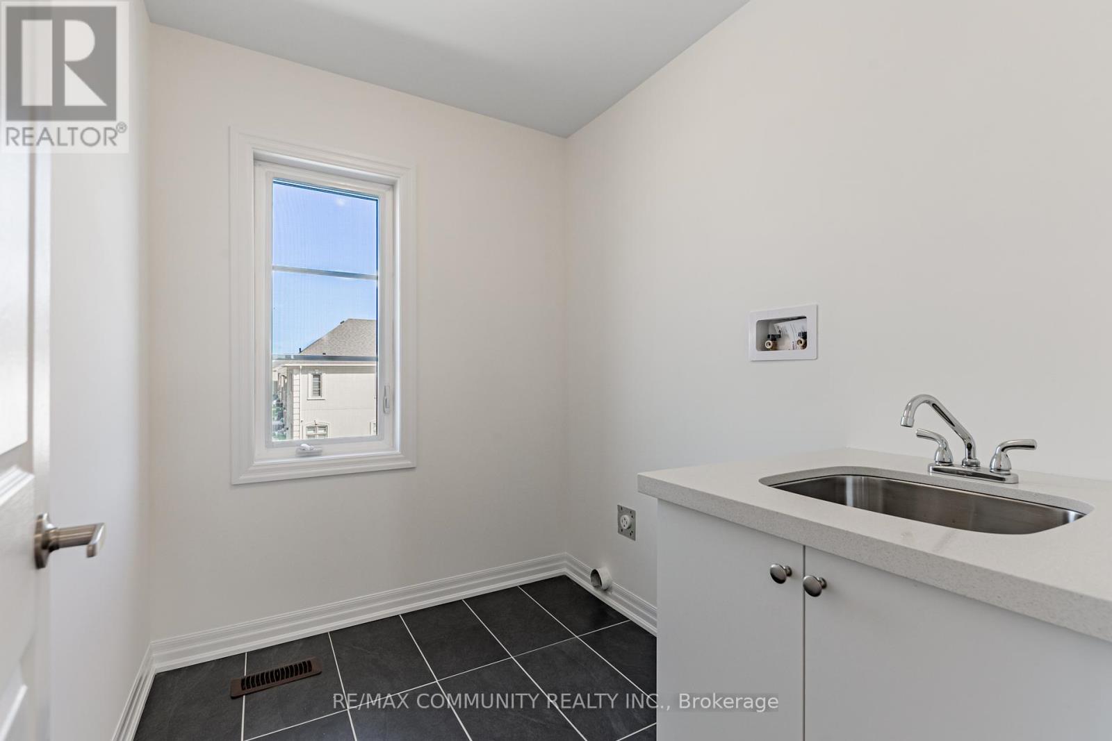 110 Belmont Drive, Clarington (Newcastle), Ontario  L1B 1G9 - Photo 18 - E12399337