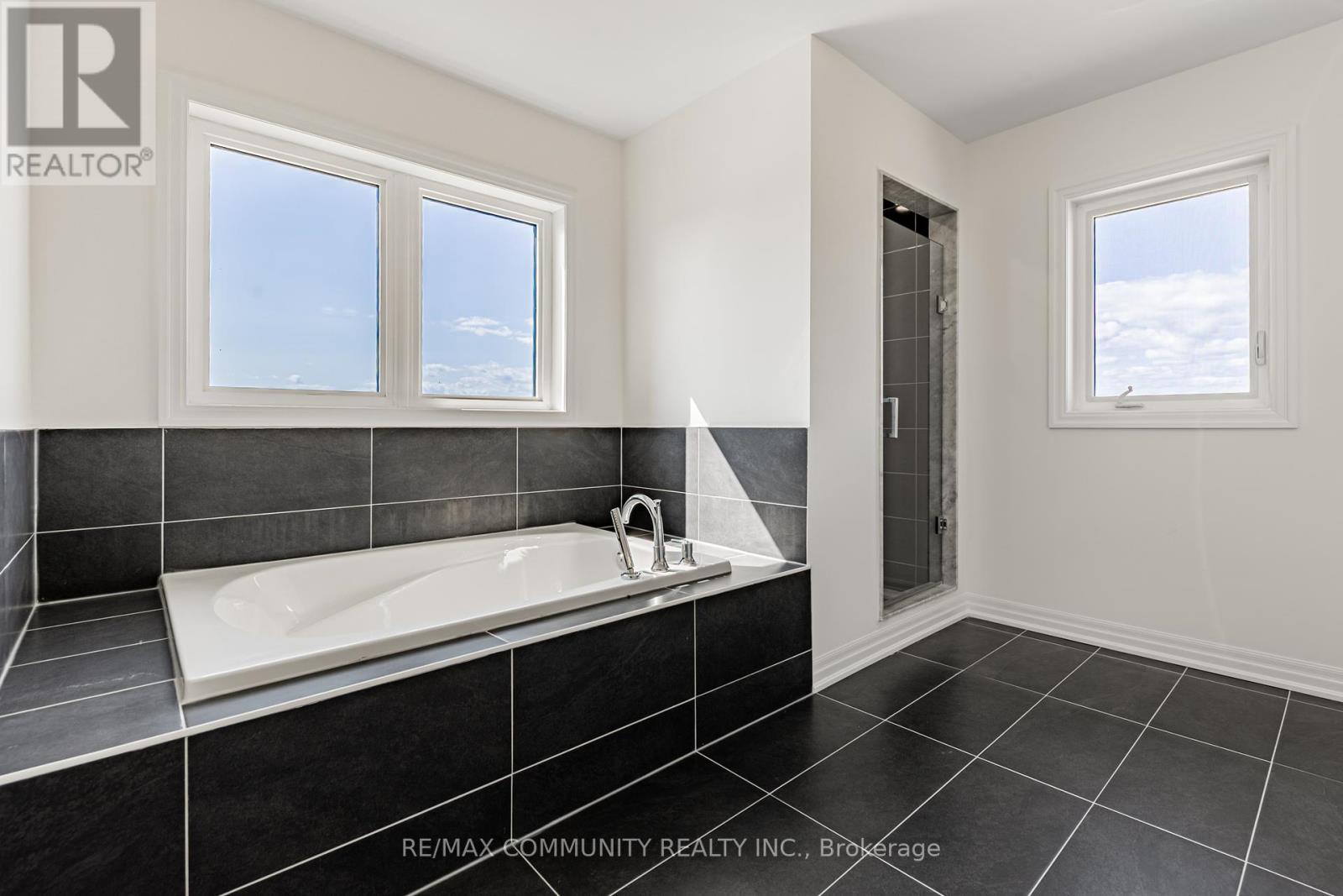 110 Belmont Drive, Clarington (Newcastle), Ontario  L1B 1G9 - Photo 38 - E12399337