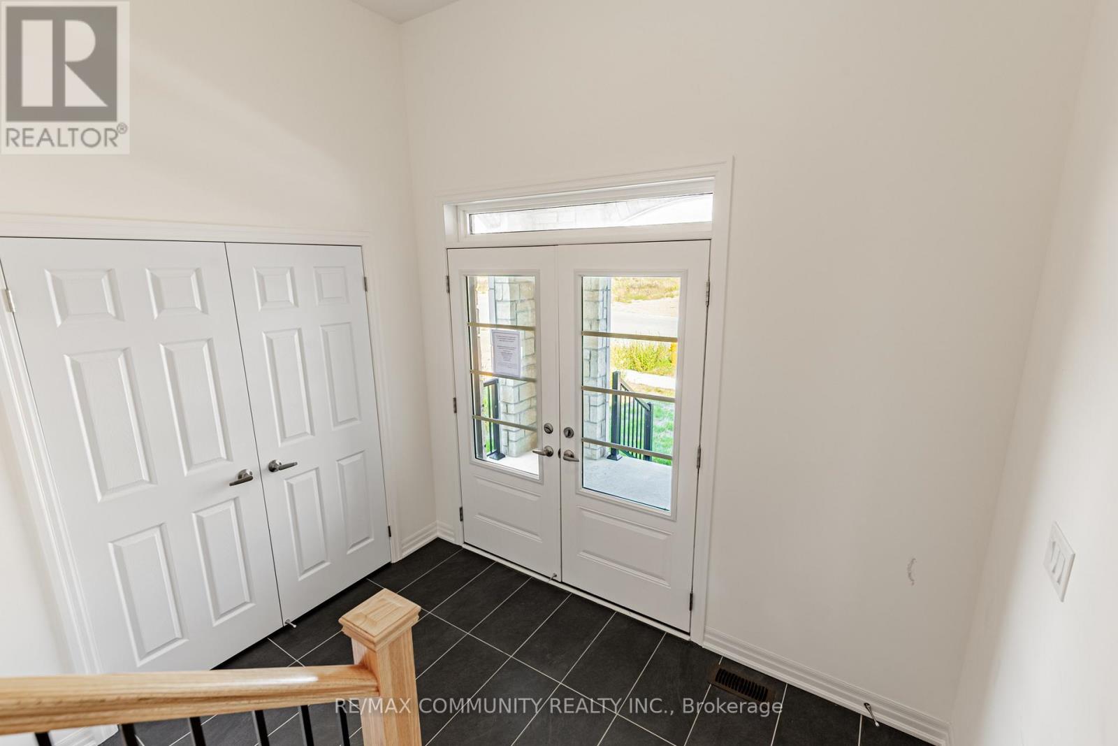 110 Belmont Drive, Clarington (Newcastle), Ontario  L1B 1G9 - Photo 5 - E12399337