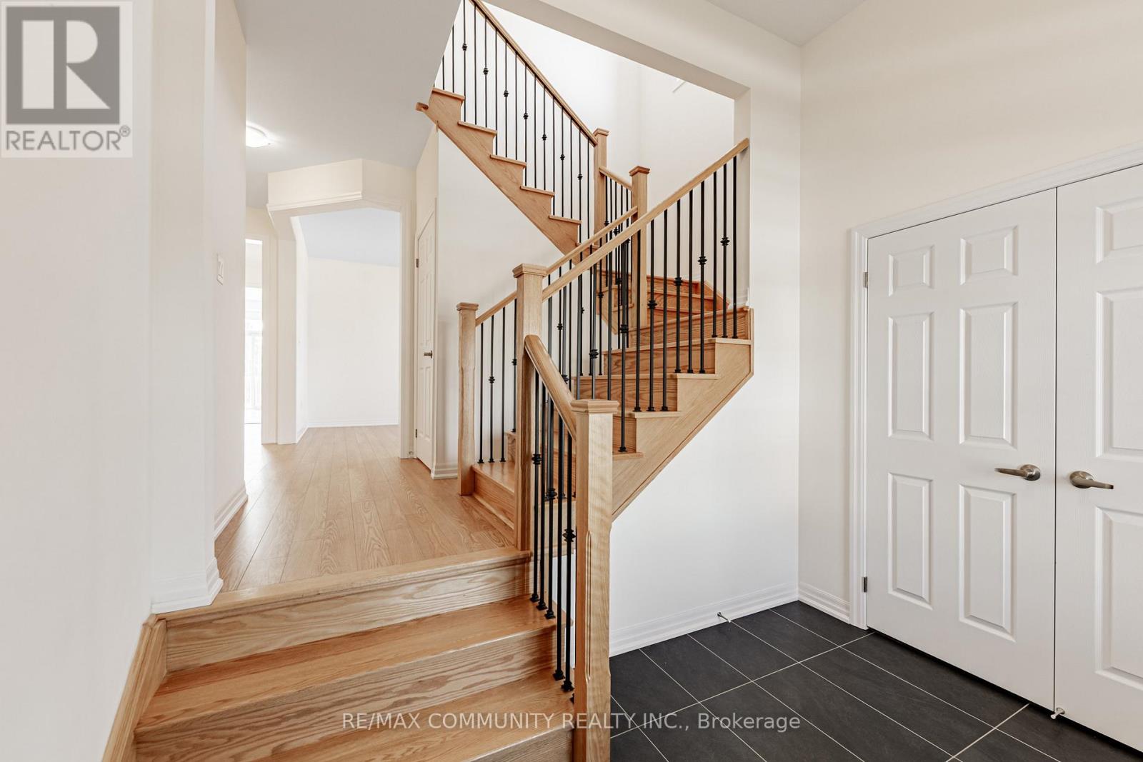110 Belmont Drive, Clarington (Newcastle), Ontario  L1B 1G9 - Photo 6 - E12399337