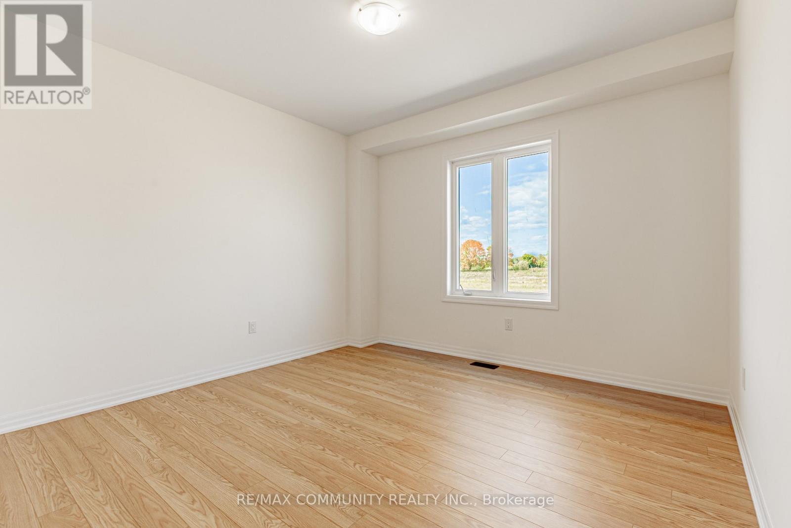 110 Belmont Drive, Clarington (Newcastle), Ontario  L1B 1G9 - Photo 8 - E12399337